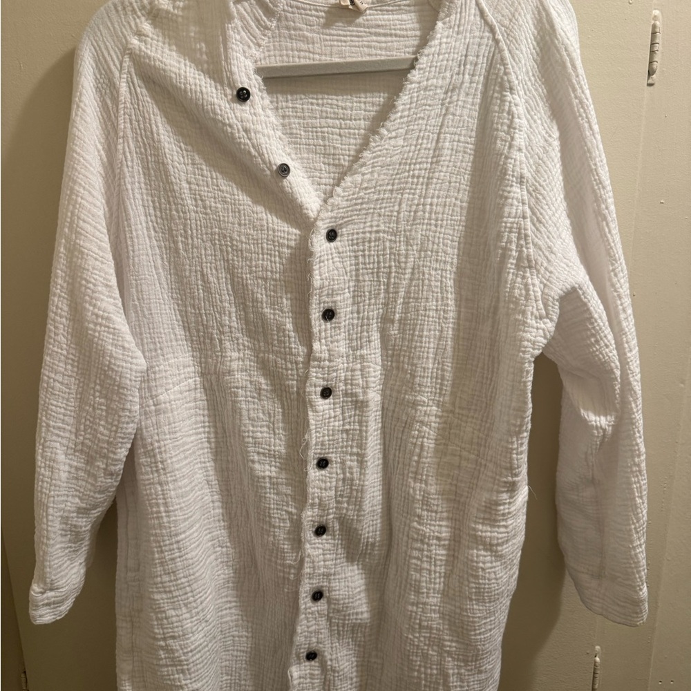 White Button-Up 100% cotton long sleeve v-neck gauzeTextured Shirt with pockets